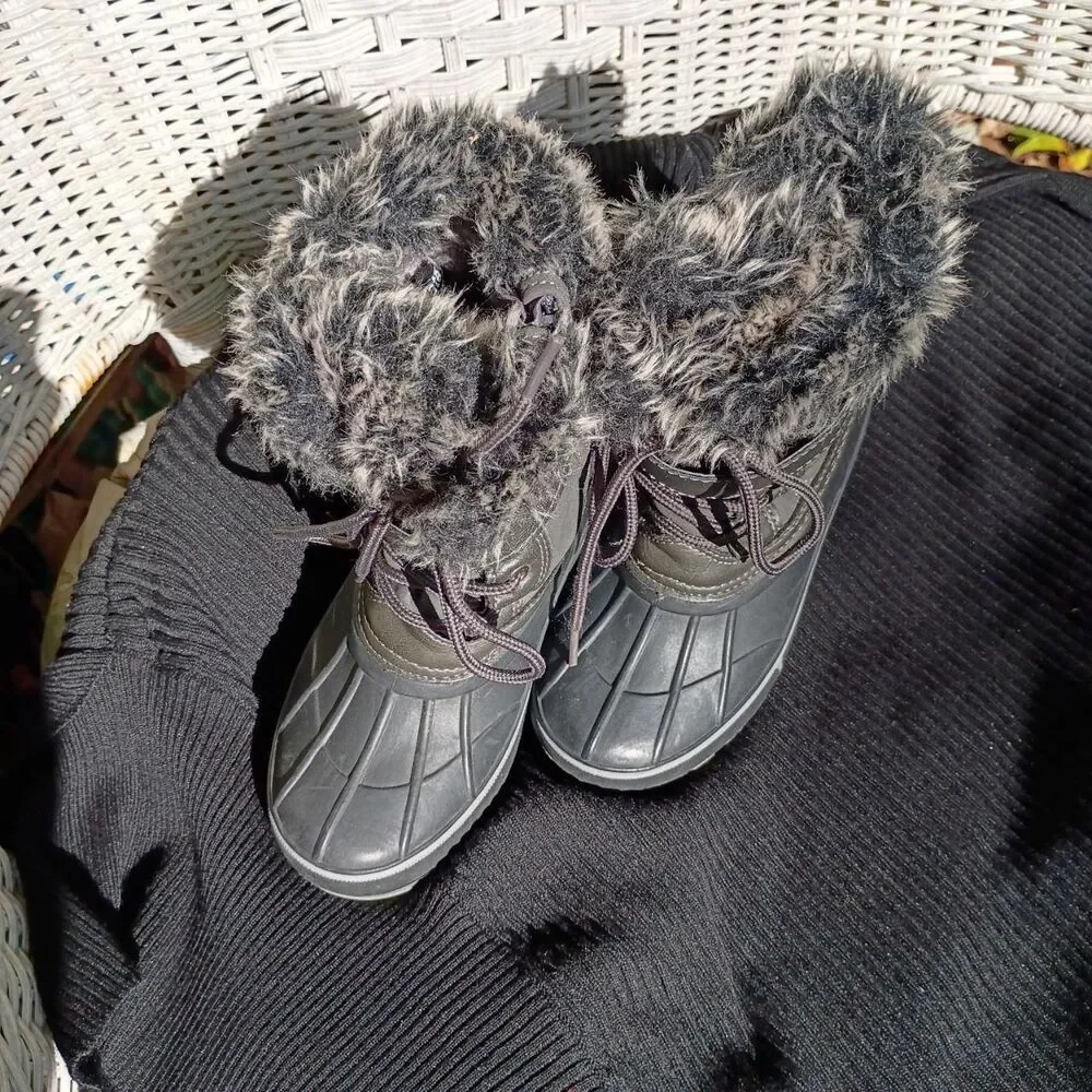 Unbranded Grey and Black Boots